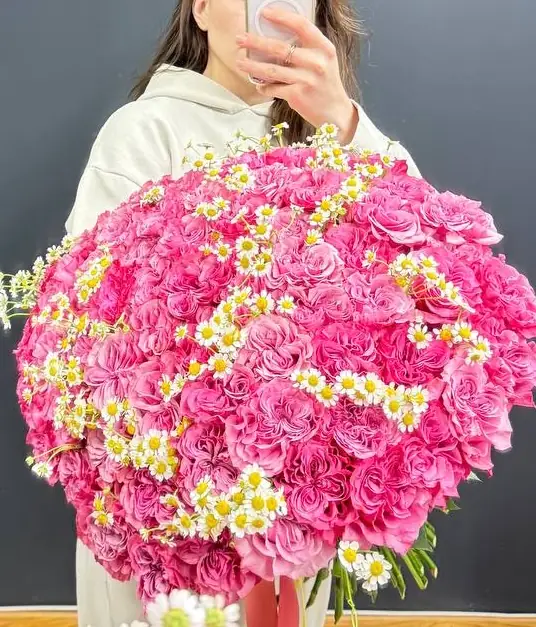 Luxury grand rose and chamomile bouquet arrangement by Boston Flowers for delivery in Boston