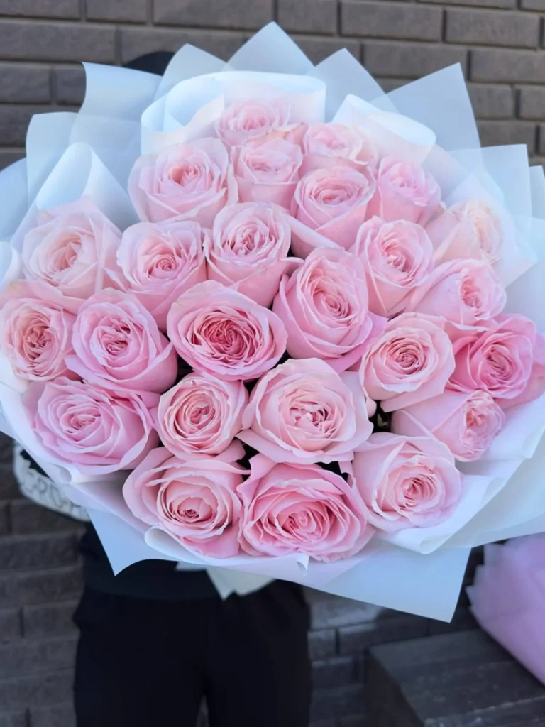 Luxury pink ecuadorian roses arranged by Boston Flowers for Boston delivery