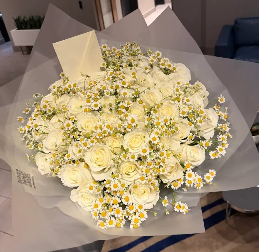 Luxury premium rose and chamomile bouquet arrangement by Boston Flowers for delivery in Boston