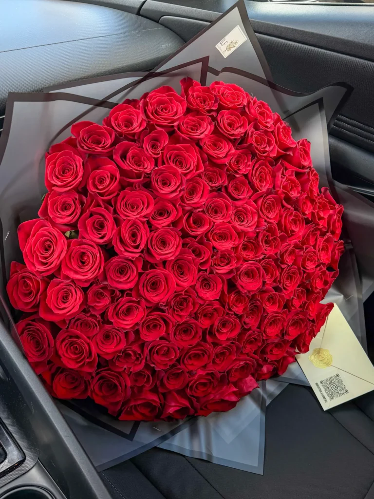 Luxury red ecuadorian roses arranged by Boston Flowers for Boston delivery