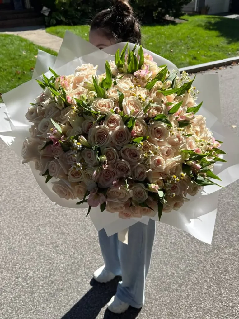 Rhode Island Ocean Drive Roses, Garden Roses, Mixed Flowers bouquet in White, Cream & Ivory and Blush, Pink & Pastel for premium flower delivery in Boston