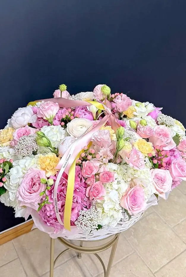 York Manor by Boston Flowers, detail view 2