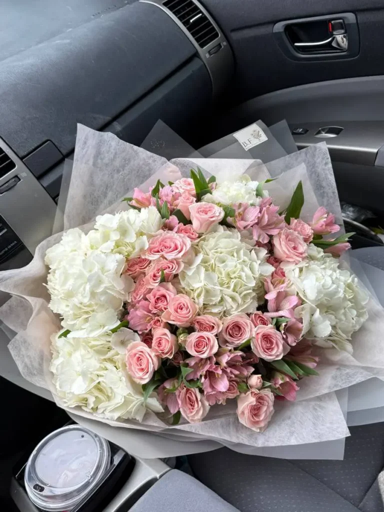 Cambridge Garden Glow Garden Roses, Hydrangeas, Mixed Flowers bouquet in White, Cream & Ivory and Blush, Pink & Pastel for premium flower delivery in Boston